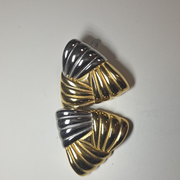 Nwt Non Tarnish Triangle Earrings Heaven Mayhem Inspired - Picture 4 of 6